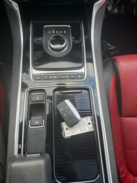 2017 Jaguar XF Image 16