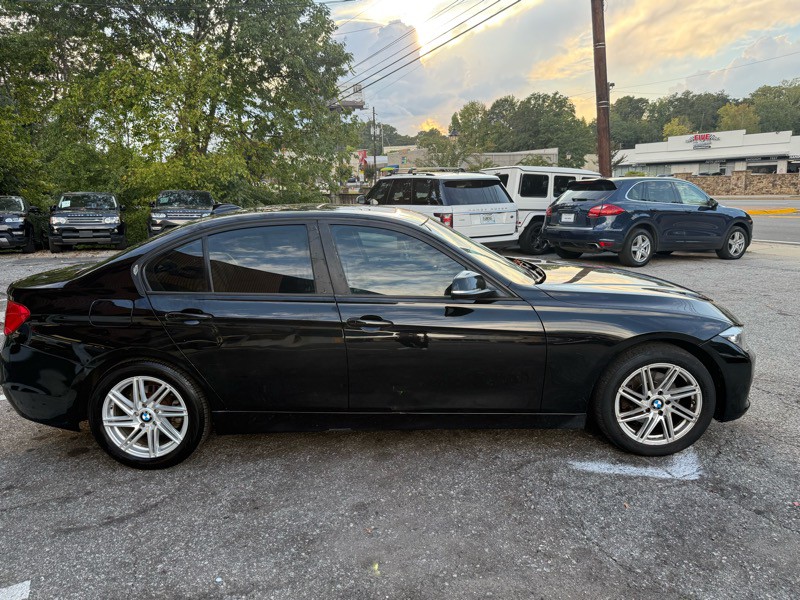2013 BMW 3 Series Image 2