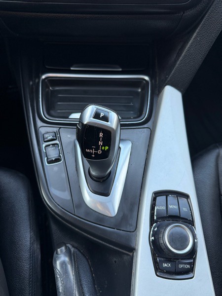 2013 BMW 3 Series Image 9