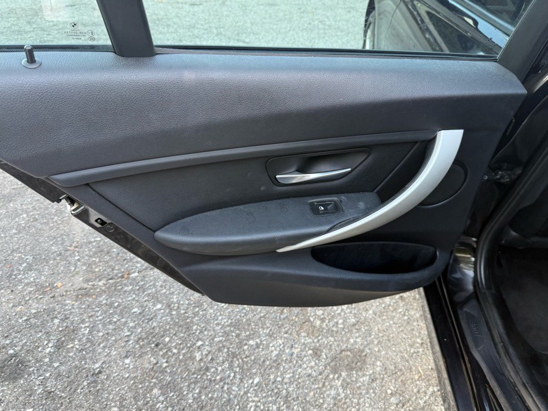 2013 BMW 3 Series Image 15