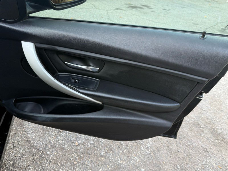 2013 BMW 3 Series Image 18