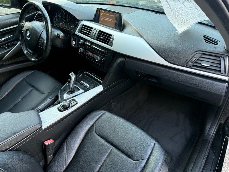 2013 BMW 3 Series Image 19