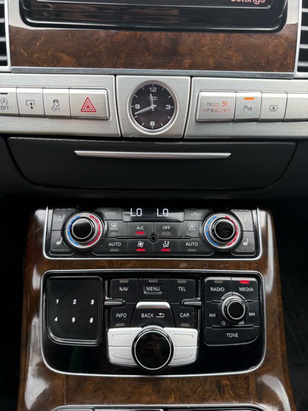 2014 Audi A8 Image 10