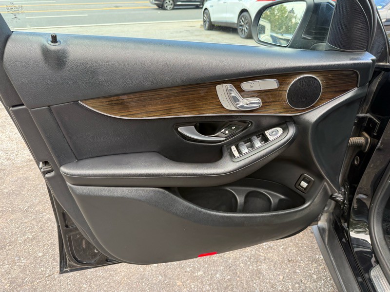 2017 Mercedes-Benz GLC-Class Image 15
