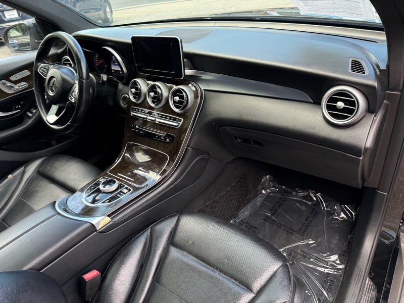 2017 Mercedes-Benz GLC-Class Image 23