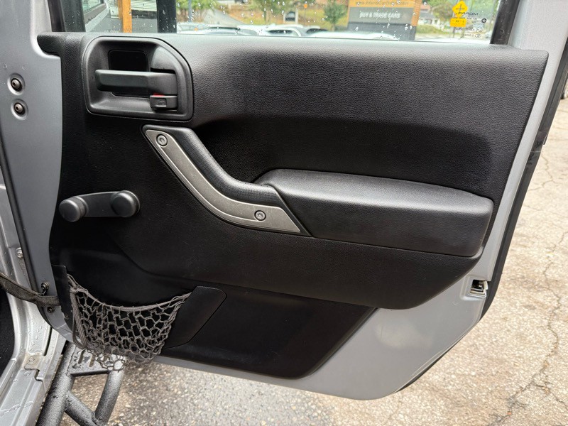 2013 Jeep Wrangler Image 20