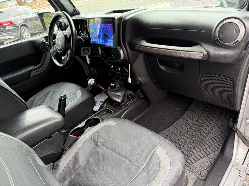 2013 Jeep Wrangler Image 21