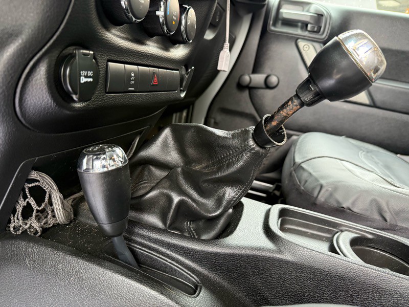 2013 Jeep Wrangler Image 24