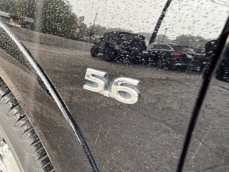 2017 INFINITI QX80 Image 10