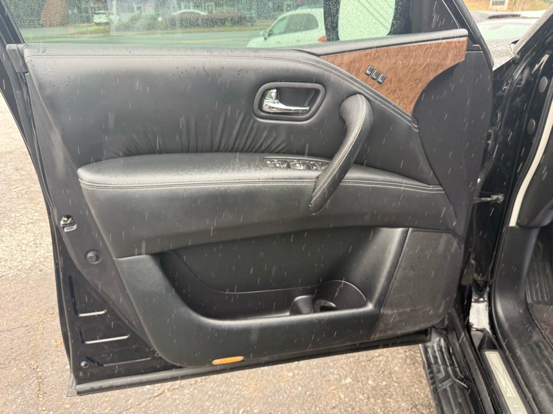 2017 INFINITI QX80 Image 16