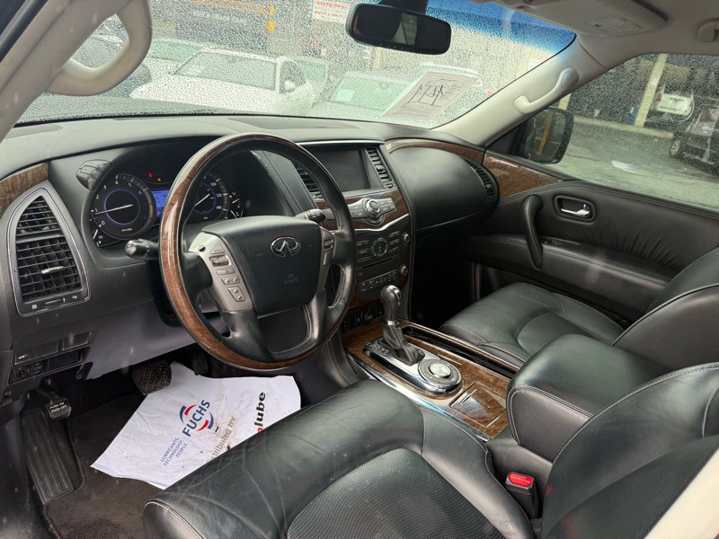 2017 INFINITI QX80 Image 17