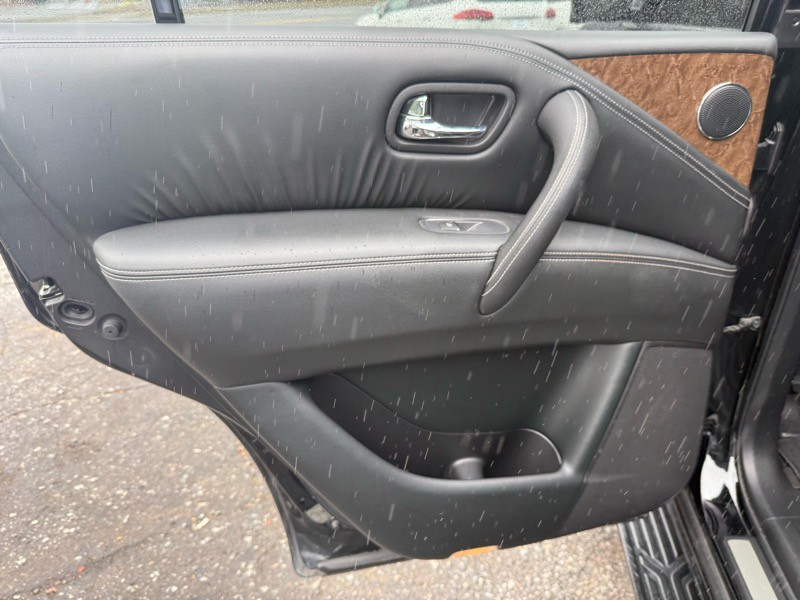 2017 INFINITI QX80 Image 19