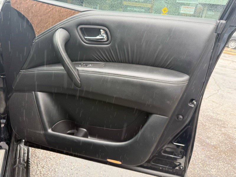 2017 INFINITI QX80 Image 25