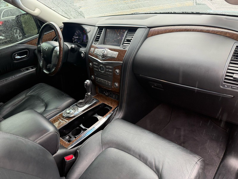 2017 INFINITI QX80 Image 26