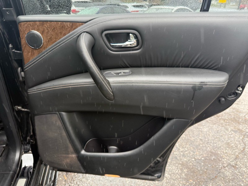 2017 INFINITI QX80 Image 28