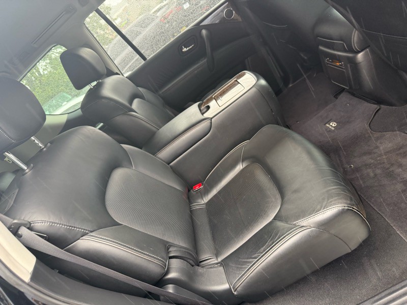 2017 INFINITI QX80 Image 30