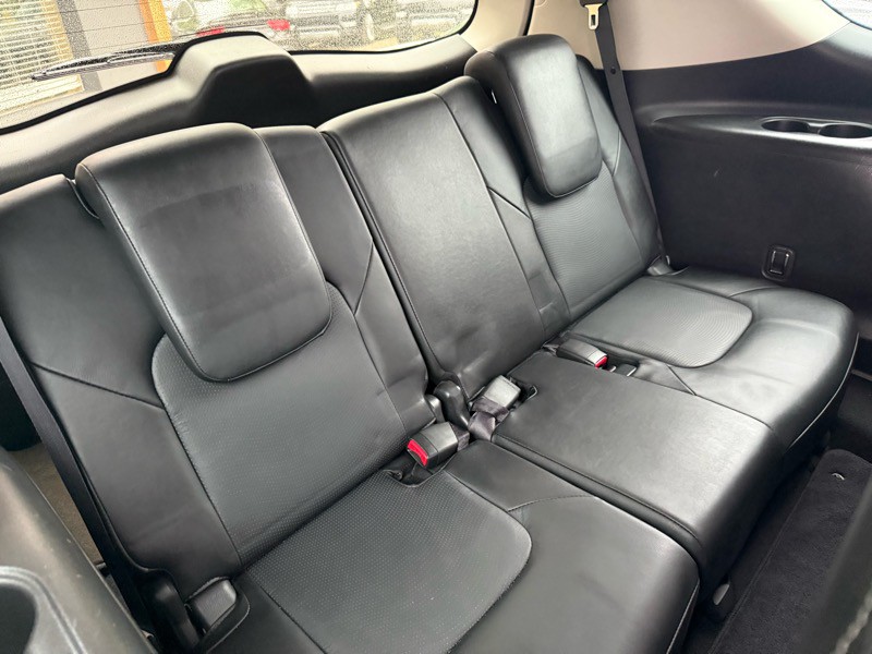 2017 INFINITI QX80 Image 31