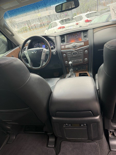 2017 INFINITI QX80 Image 32