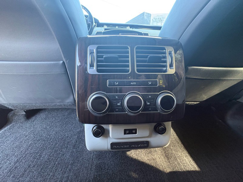 2015 Land Rover Range Rover Image 18