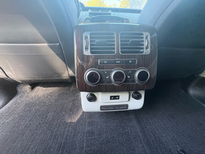 2015 Land Rover Range Rover Image 35