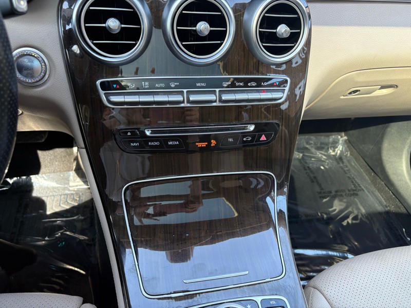 2017 Mercedes-Benz GLC-Class Image 15