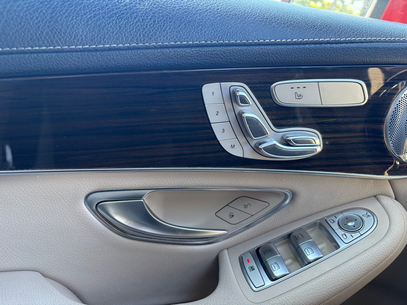 2017 Mercedes-Benz GLC-Class Image 16