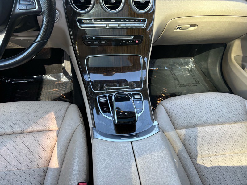 2017 Mercedes-Benz GLC-Class Image 23