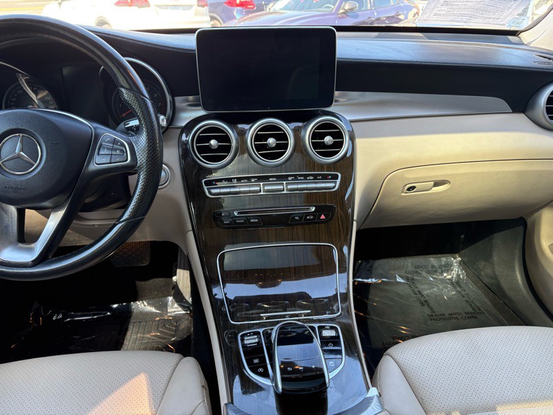 2017 Mercedes-Benz GLC-Class Image 24