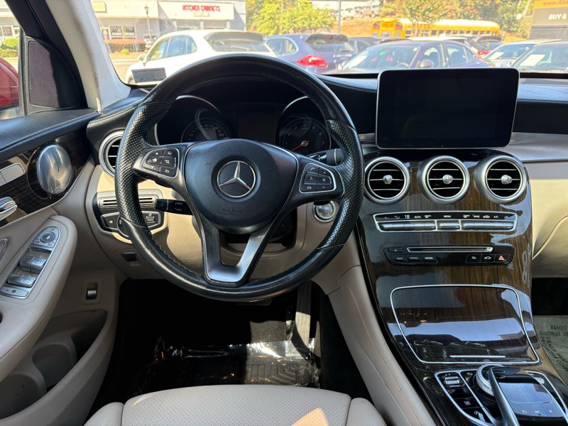 2017 Mercedes-Benz GLC-Class Image 25