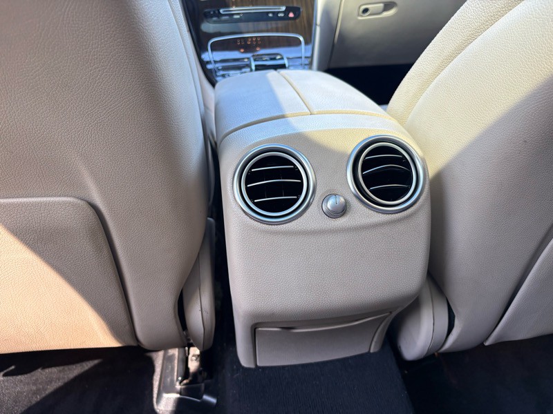 2017 Mercedes-Benz GLC-Class Image 28