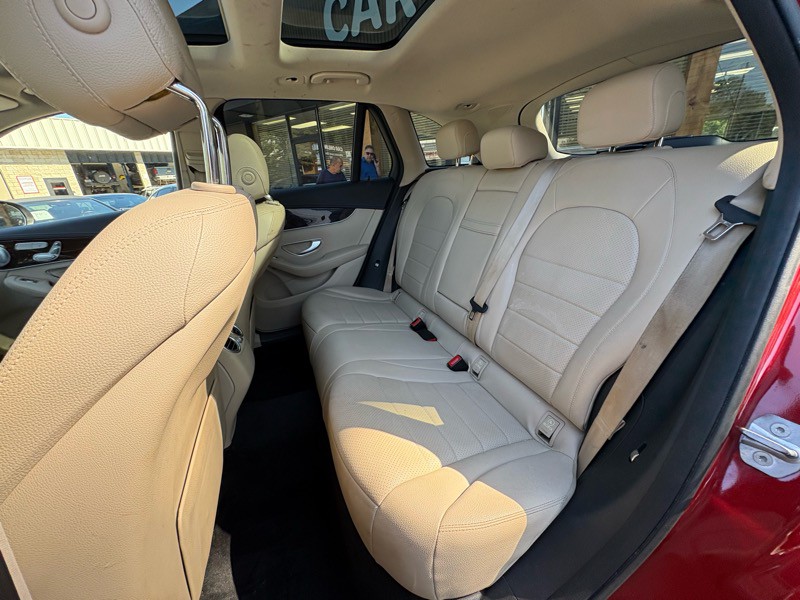 2017 Mercedes-Benz GLC-Class Image 31