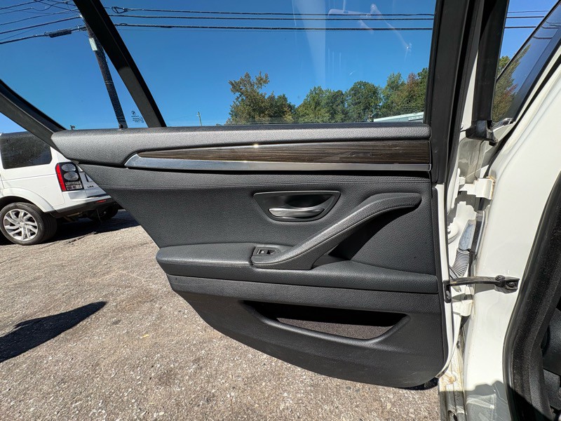 2013 BMW 5 Series Image 21