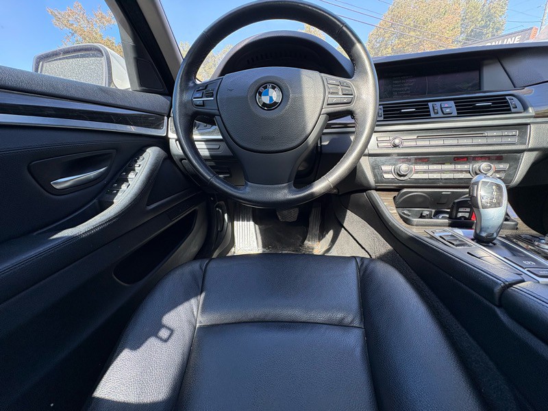 2013 BMW 5 Series Image 23