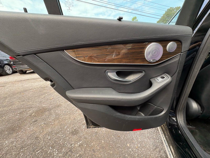 2015 Mercedes-Benz C-Class Image 23