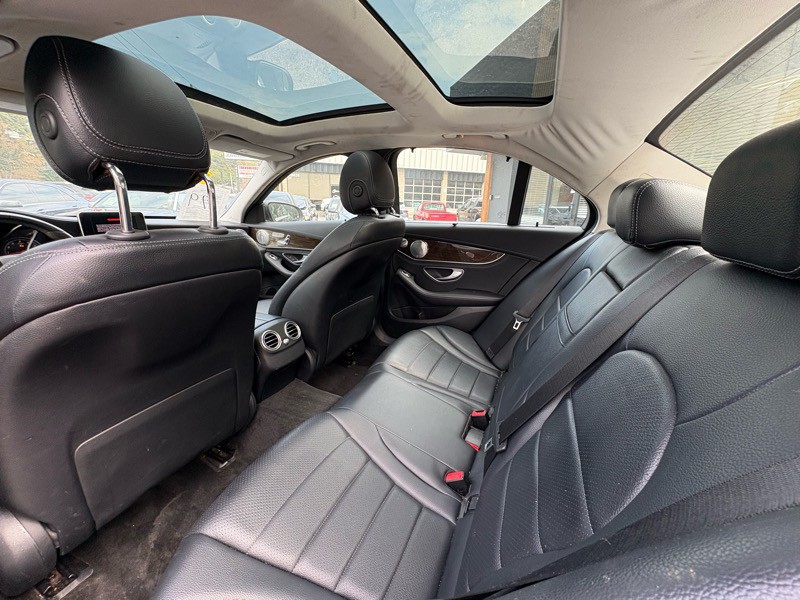 2015 Mercedes-Benz C-Class Image 24