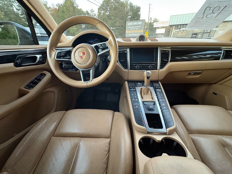 2015 Porsche Macan Image 8