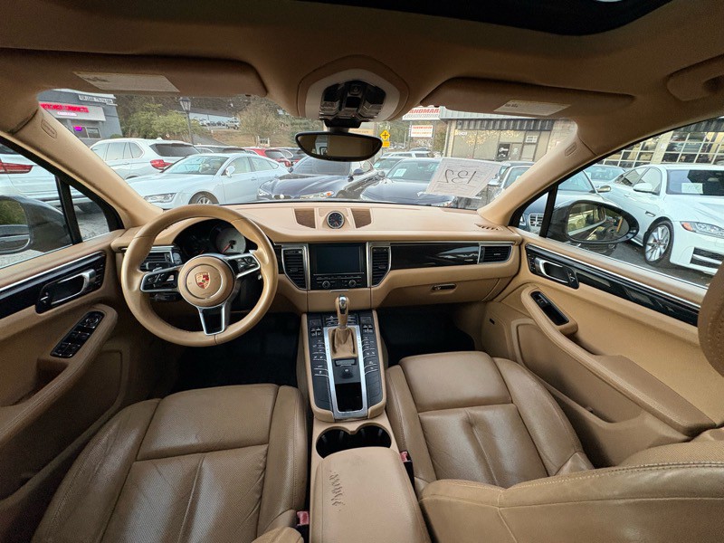 2015 Porsche Macan Image 9