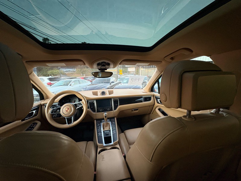 2015 Porsche Macan Image 10