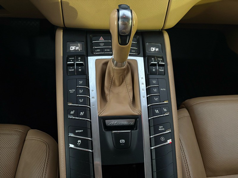 2015 Porsche Macan Image 13