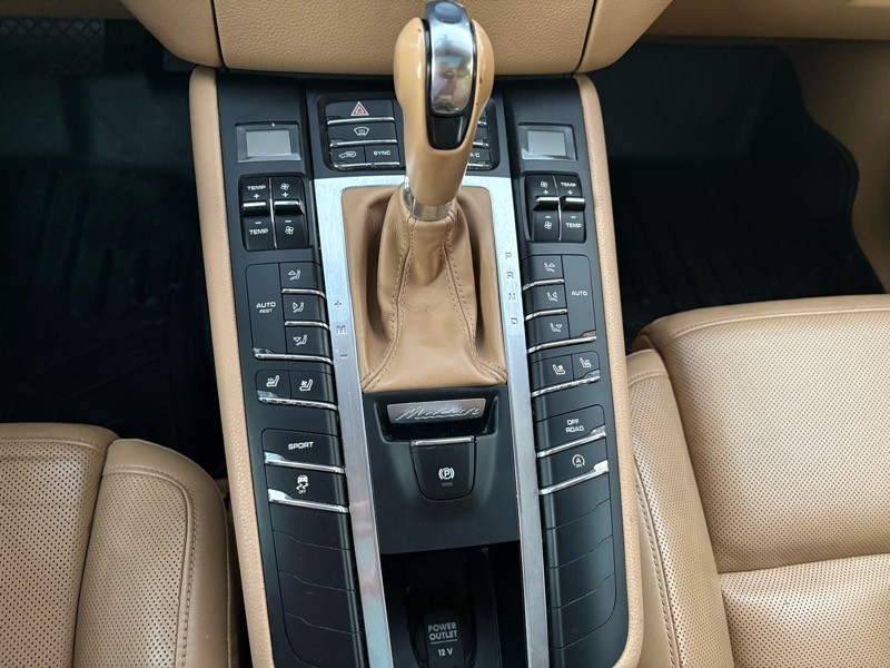 2015 Porsche Macan Image 19
