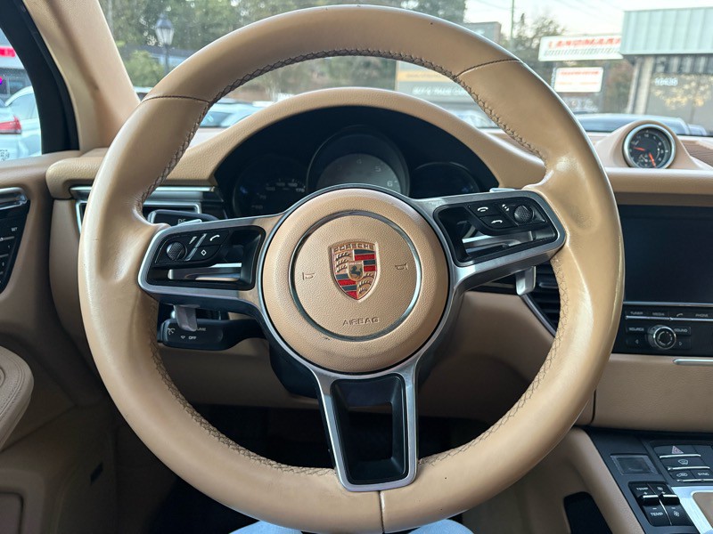 2015 Porsche Macan Image 21