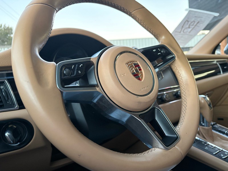 2015 Porsche Macan Image 23