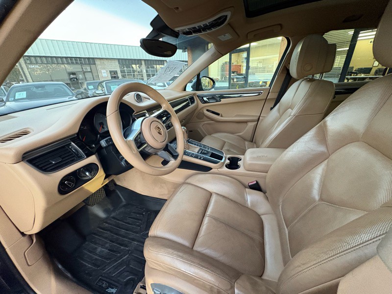 2015 Porsche Macan Image 24