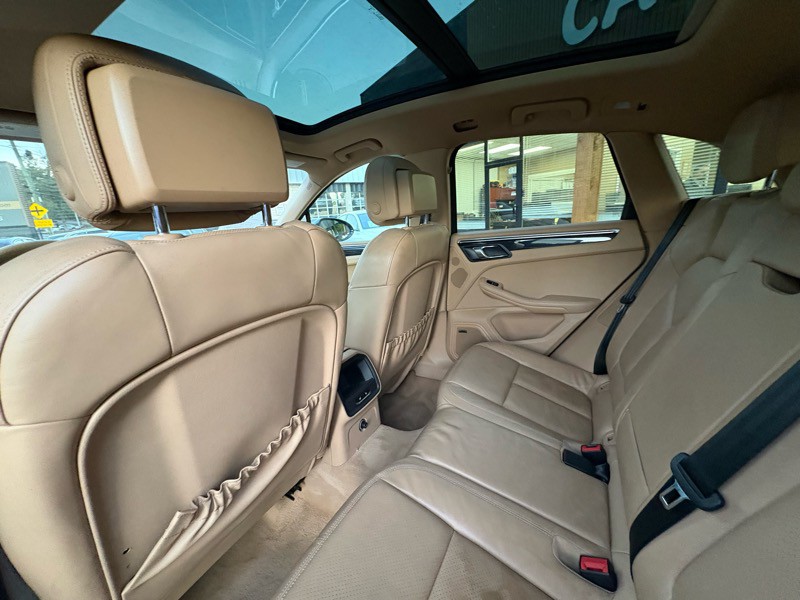 2015 Porsche Macan Image 29