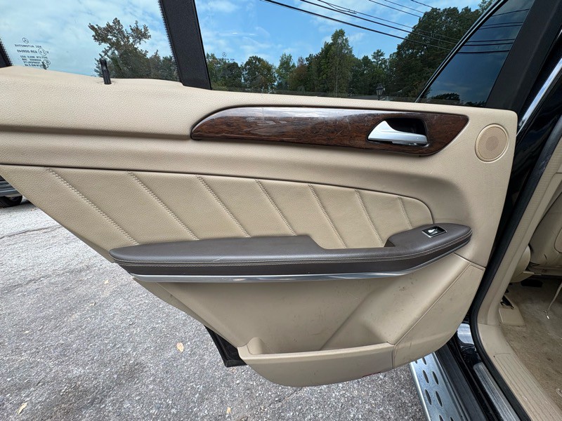 2014 Mercedes-Benz GL-Class Image 26