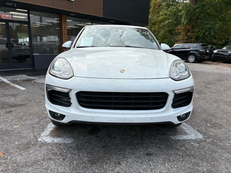 2016 Porsche Cayenne Image 2