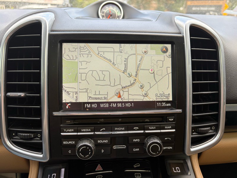 2016 Porsche Cayenne Image 12