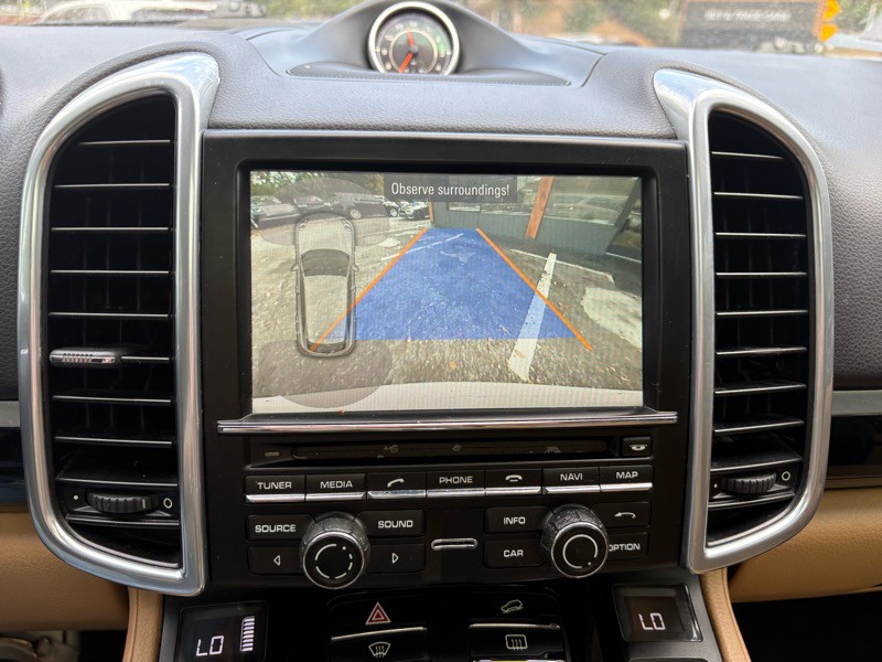 2016 Porsche Cayenne Image 13