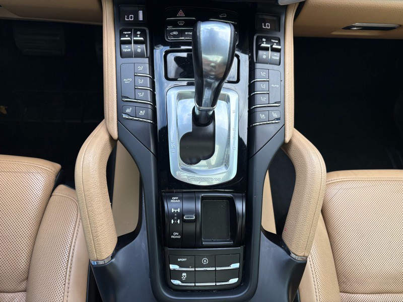 2016 Porsche Cayenne Image 20