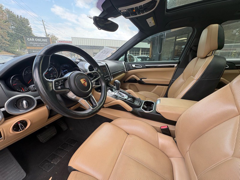 2016 Porsche Cayenne Image 24